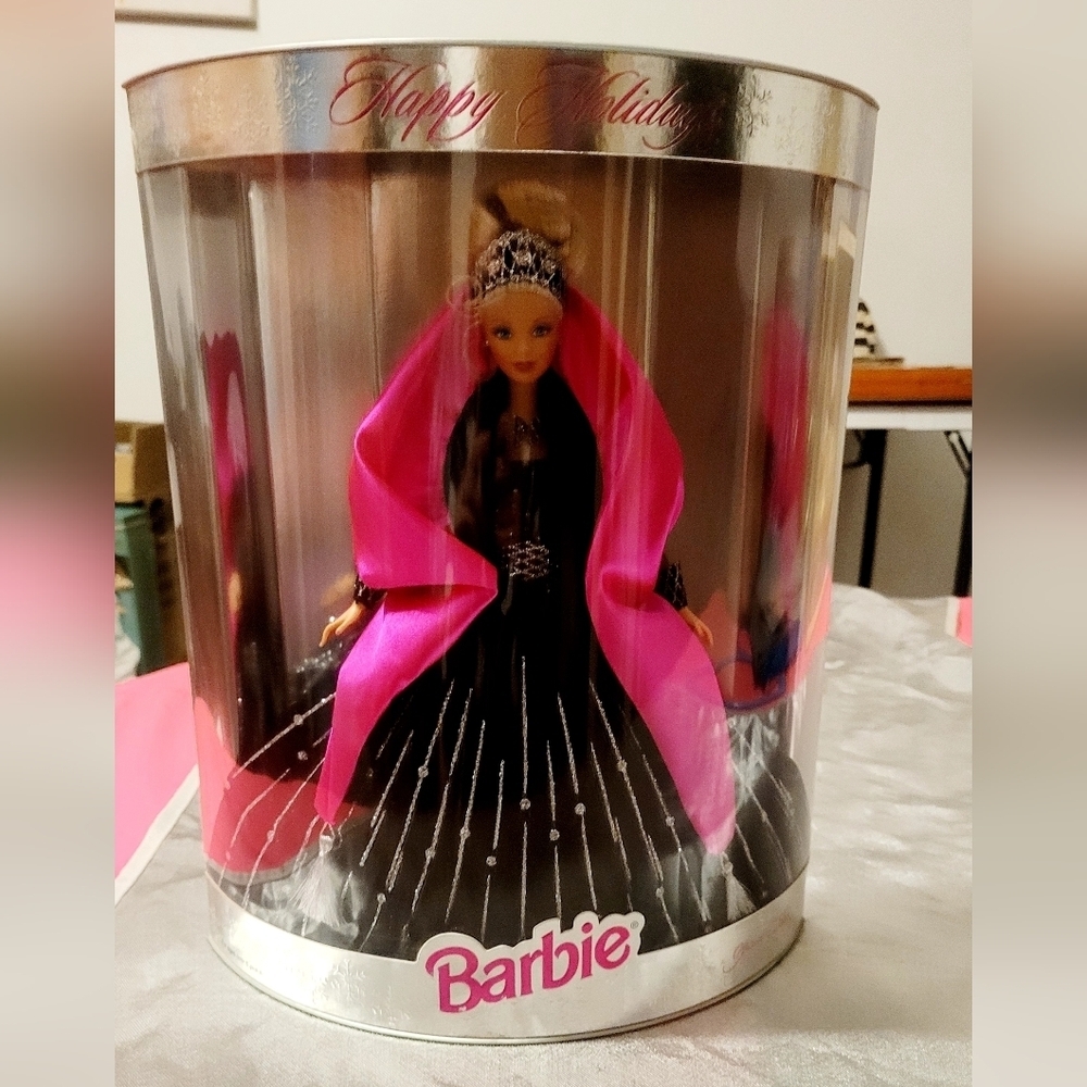 1998 Happy Holidays Special Edition Barbie Doll from Mattel. Rare Misprint